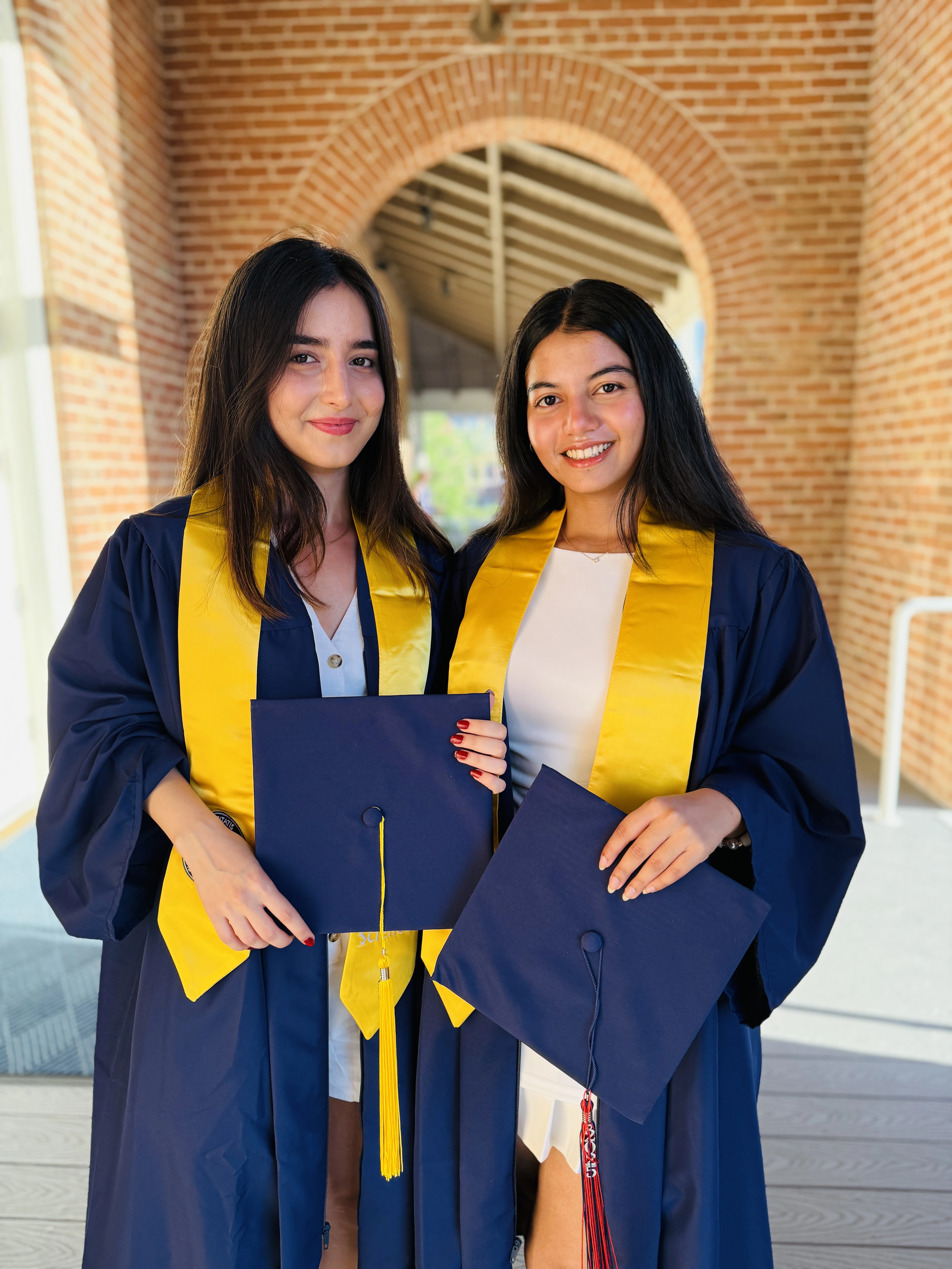 spring 25 grads posed in a pair