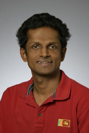 Manujinda Wathugala headshot